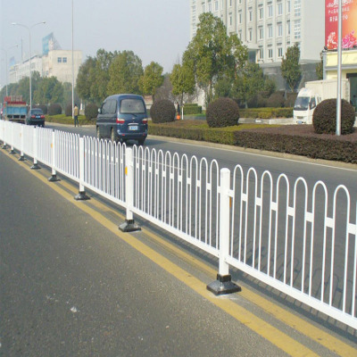 城市市政道路护栏 京式护栏隔离U型 公路隔离栏 城市护栏锌钢护栏