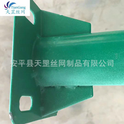 双边丝高速公路护栏网 圈地养殖隔离用钢丝双边丝护栏网