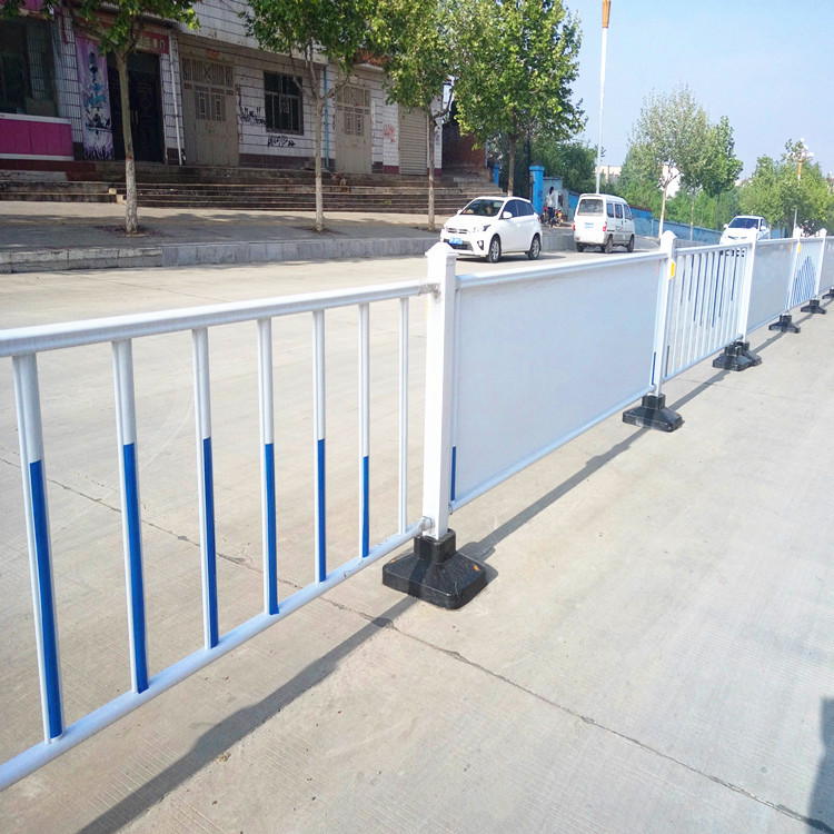 防撞护栏厂家定制 市政道路隔离护栏 道路中间护栏 莲花护栏优惠