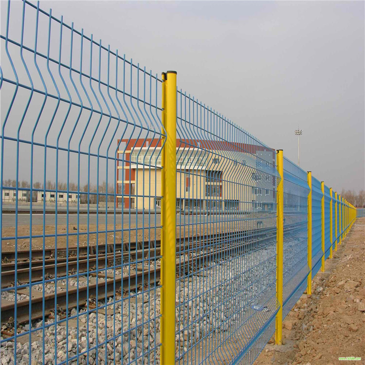 厂区学校三角折弯护栏 安全防护隔离桃型柱护栏现货