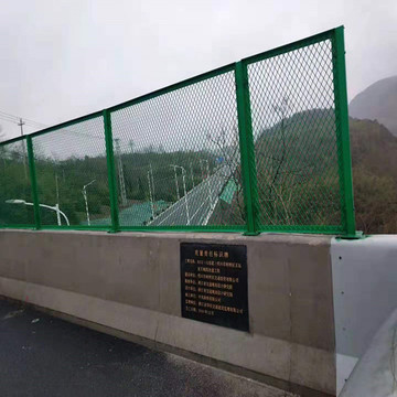 防眩网/金属菱形防护网/高速公路两侧防眩网公路护栏网防护网