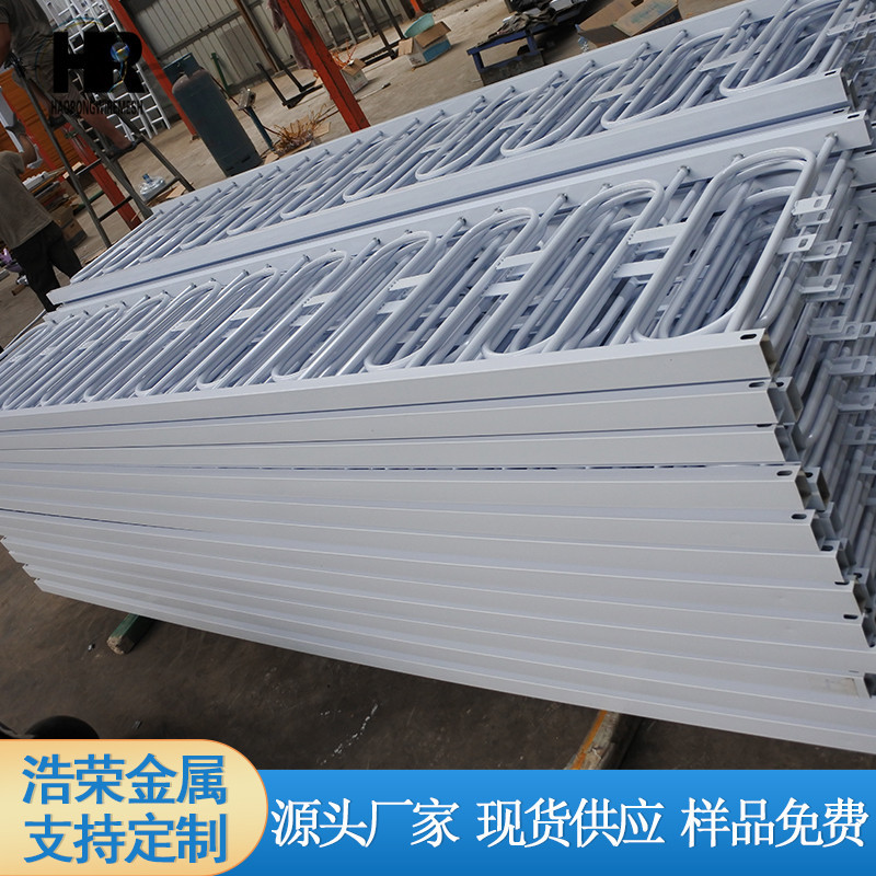 厂家市政道路交通护栏 公路马路隔离护栏 京式护栏U型锌钢护栏