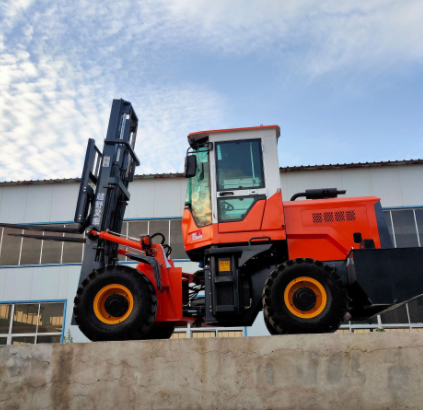 韬达机械 3T橙色越野叉车 四驱无级变速 运输货物堆卸