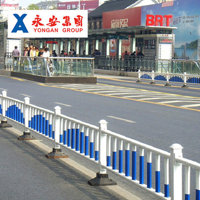 厂家直供道路隔离护栏 马路护栏交通护栏 城市护栏立柱隔离网