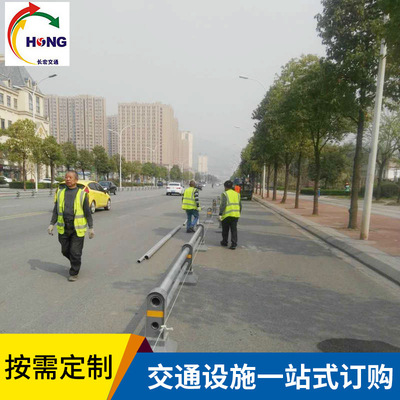 厂家供应第四代非机动车隔离栏 市政交通道路中央防护栏 可定制