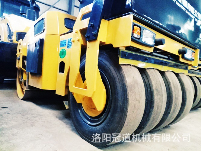 前钢轮后轮胎3吨压路机