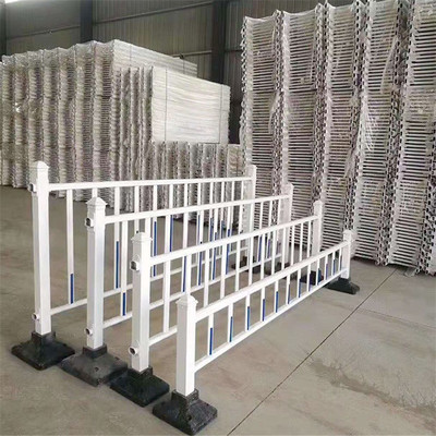 马路交通安全防撞栏杆隔离防护栏锌钢京式u型m型道路护栏市政围栏