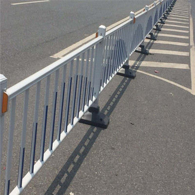 供应市政护栏锌钢道路防护栏 隔离道路市政隔离护栏马路隔离栏
