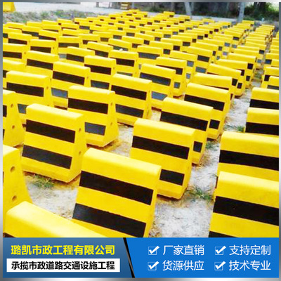 上海厂家直销定制交通水泥墩隔离墩穿孔公路防撞交通设施