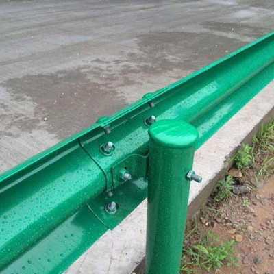 厂家加工可定制高速公路防撞护栏 镀锌喷塑护栏板 波形梁钢护栏