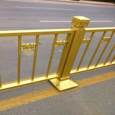 黄金色道路护栏网 车辆隔离防护网 锌钢围栏厂家定做销售市政护栏