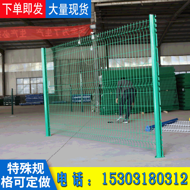 厂家直销菱形孔护栏网 结实耐用球场护栏网体育场隔离防护护栏网