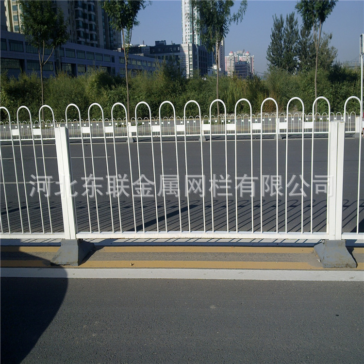 京式护栏 马路道路隔离护栏 m型u型圆管交通设施 人行道市政护栏