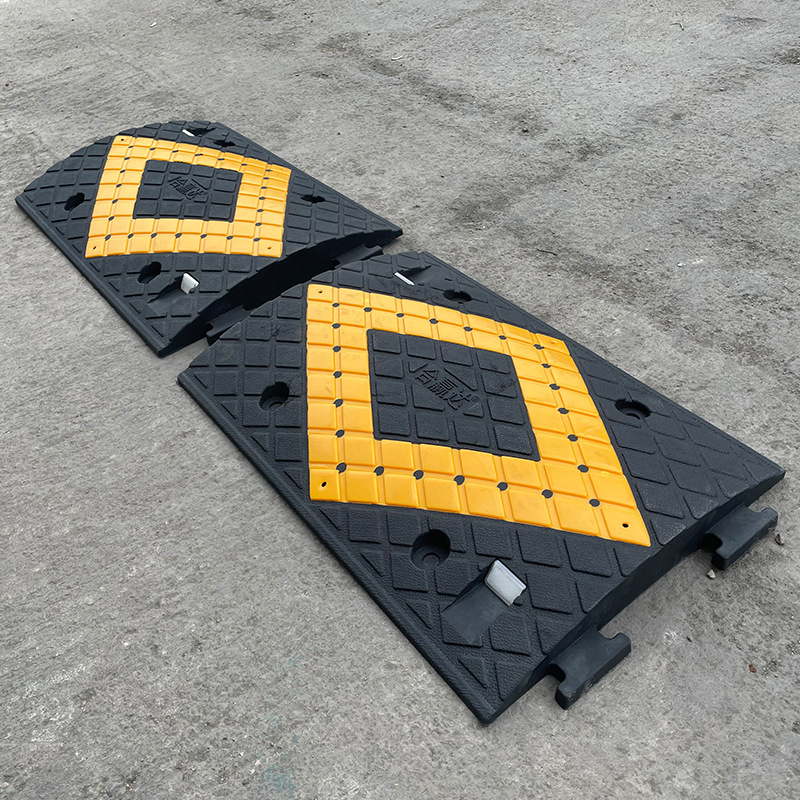 5公分橡塑减速带尼龙减速板PVC限速缓冲带橡胶加厚公路道路高承重