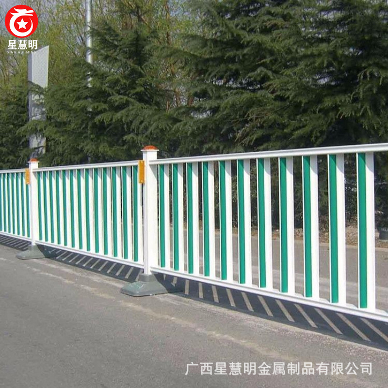 市政公路防护栏马路隔离安全围栏镀锌喷塑不锈钢道路护栏厂家批发