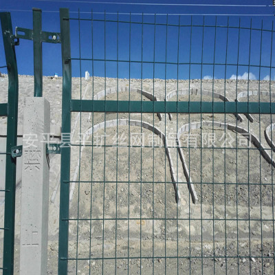 供应张家口铁路沿线8001防护栅栏铁路防抛网金属网片防护网围墙