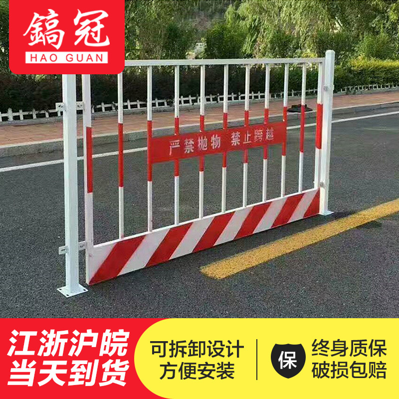 现货建筑工地基坑护栏白红/黄黑竖杆地铁楼层临边安全警示防护栏
