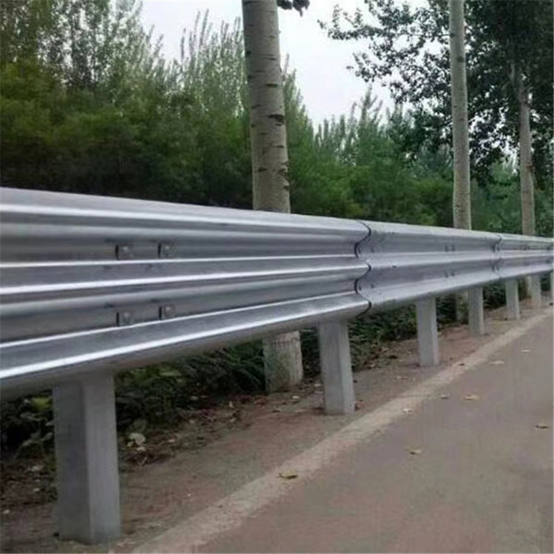 高速公路波形护栏板，乡村防撞波形护栏，热镀锌喷塑护栏板定制