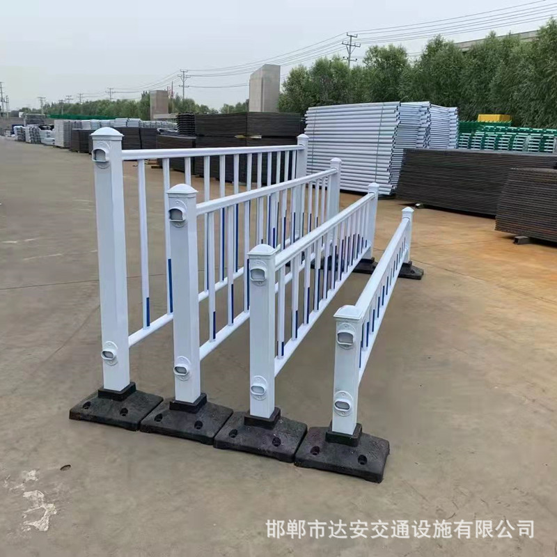 厂家供应市政护栏 道路隔离护栏 喷漆锌钢护栏1米高现货供应