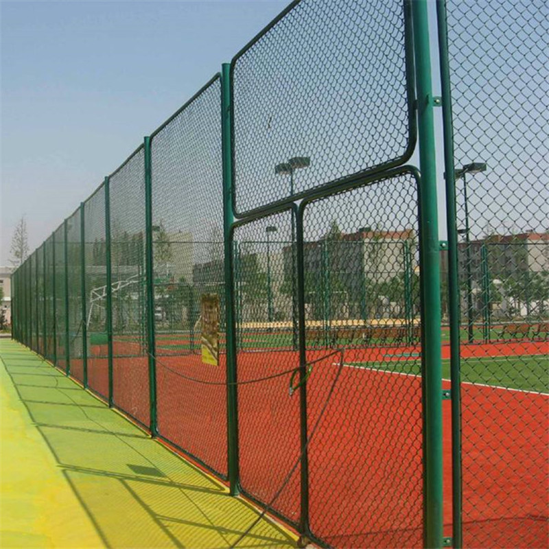 球场围网.jpg