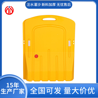 沃明厂家直营滚塑新料警示交通道路施工防撞设施市政三孔水马围栏
