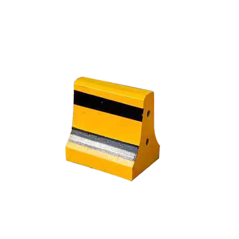 厂家直销水泥隔离墩围挡底座两米一米可以来图定做各种型号保质量