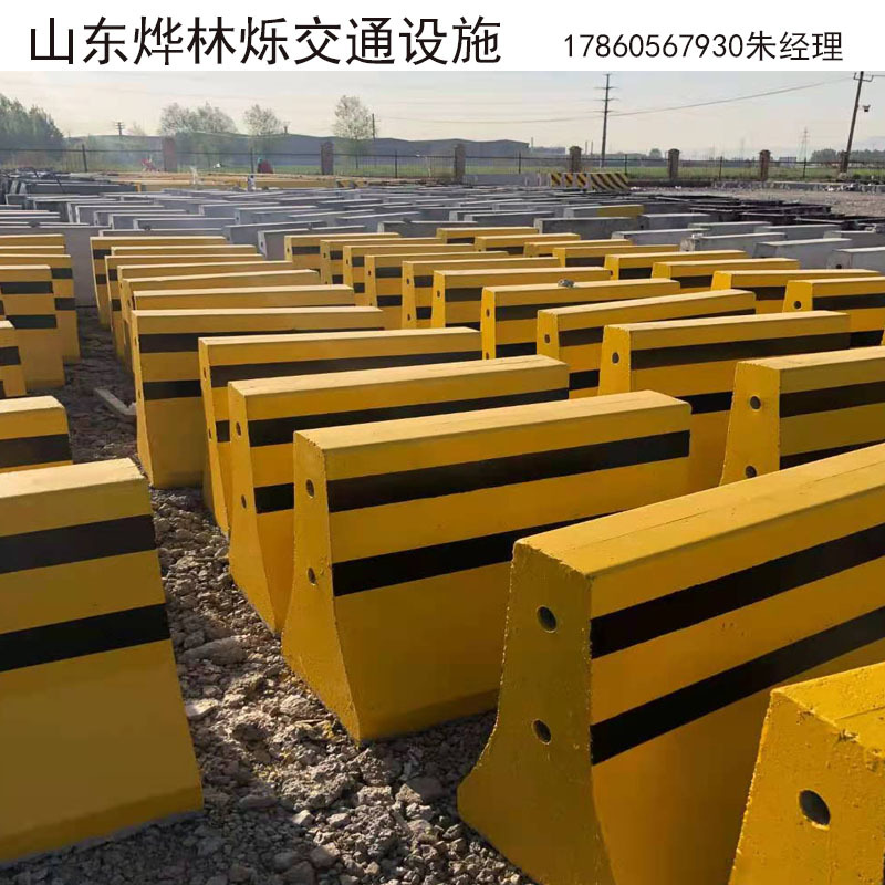 厂家直销水泥墩各种型号小区学校公路现货多质量保证混凝土隔离墩