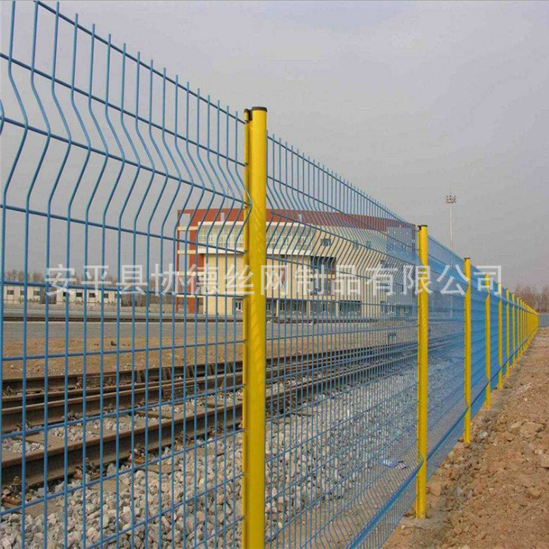 桃型柱护栏网小区别墅围墙公园铁丝网围栏三角折弯隔离栅