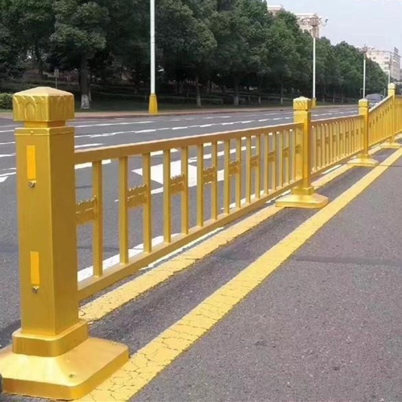 定制黄金护栏道路隔离栏杆 道路交通市政护栏 公路中央防撞防护栏