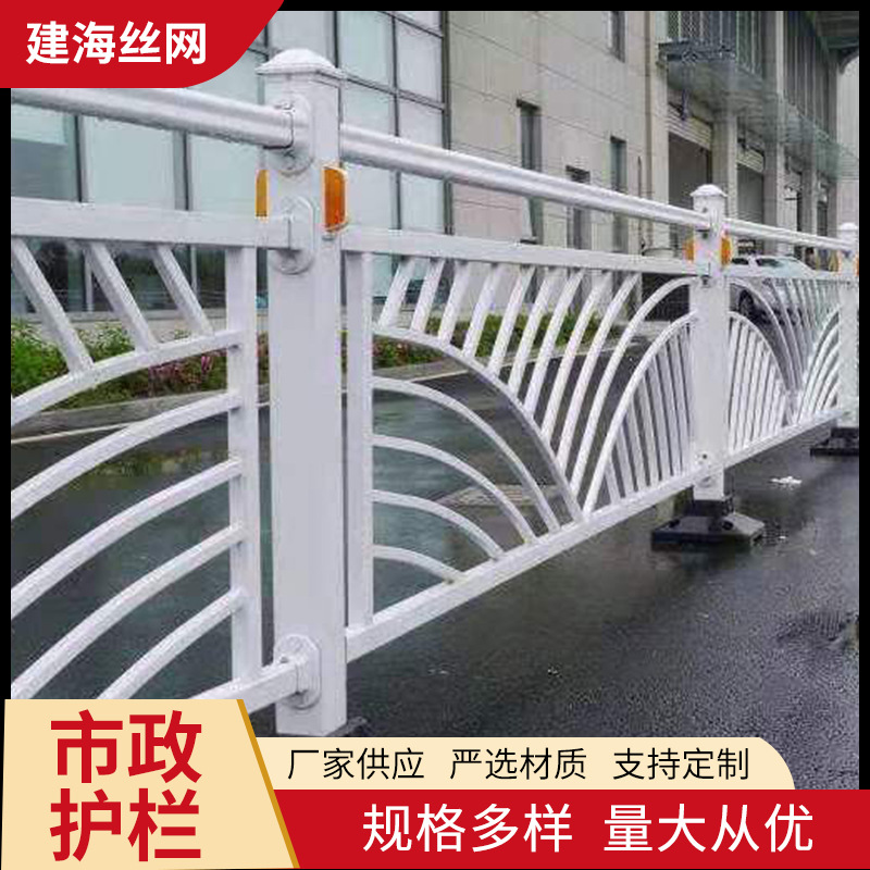 市政护栏交通安全护栏厂家现货常规马路人行道路隔离锌钢护栏