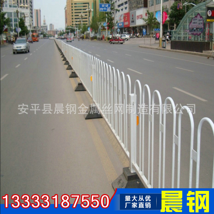 厂家热销反光条道路隔离护栏 定做公路隔离栏喷塑护栏 质优价廉