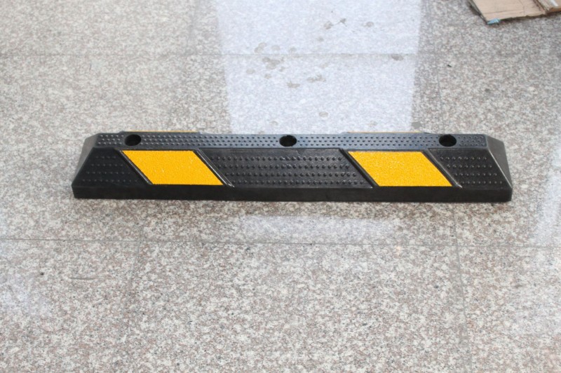 优质橡胶车位停车器 车轮定位器 出口型挡车器 橡胶止退器