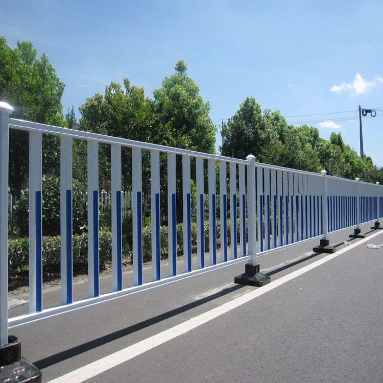青岛市政道路护栏 公路马路人行道交通隔离防护围栏 京式防护栅栏