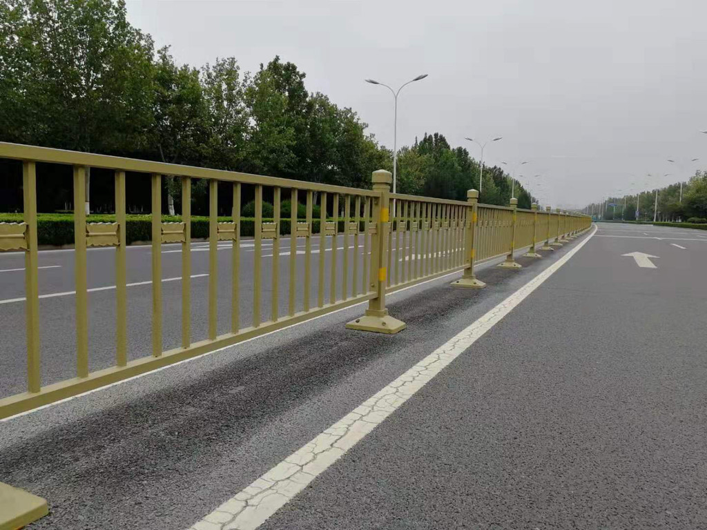 厂家现货供应 人行道防撞护栏 马路中央隔离栏杆 隔离市政护栏_供应产