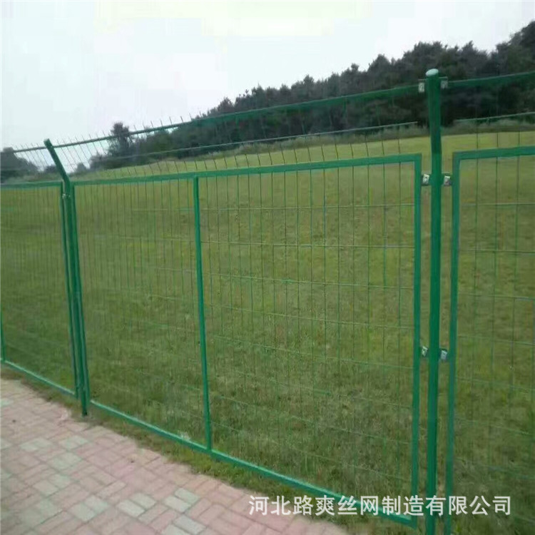 双边丝框架护栏网 勾花网球场桃形柱锌钢铁艺市政道路护栏网厂家