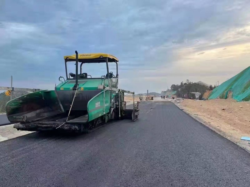 承接深圳及东莞深圳周边城市的大小型沥青路面施工项目