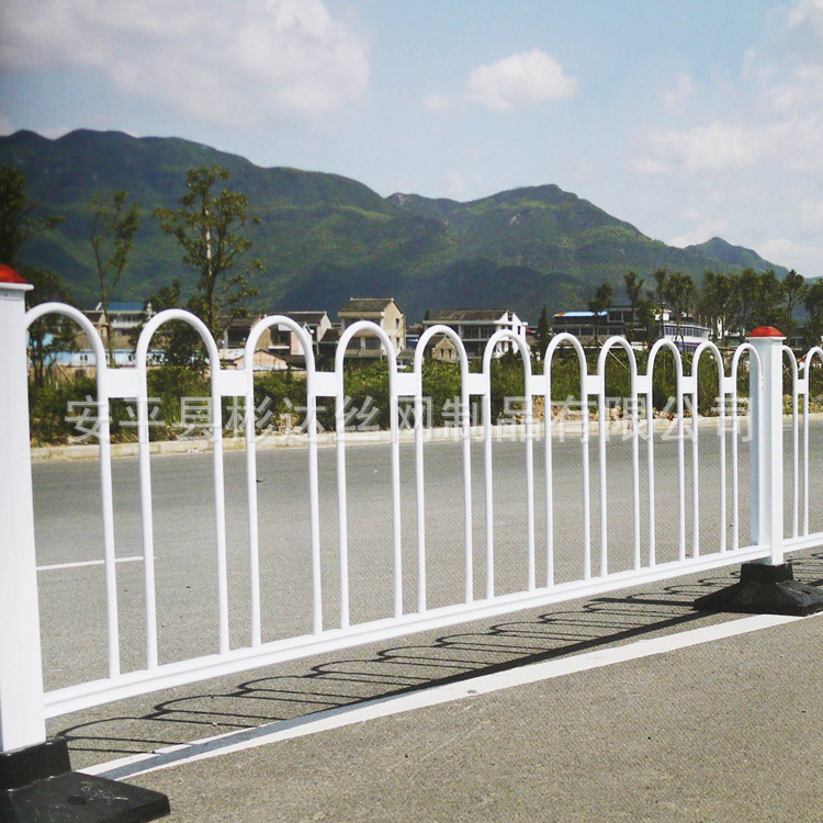 京式m型道路防护栏 市政护栏 道路施工围栏 京式马路护栏厂家供应