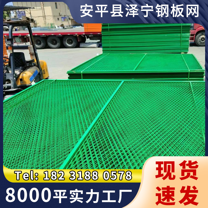 厂家供应高速钢板网护栏绿色低碳钢丝网道路公路护栏网钢板隔离网