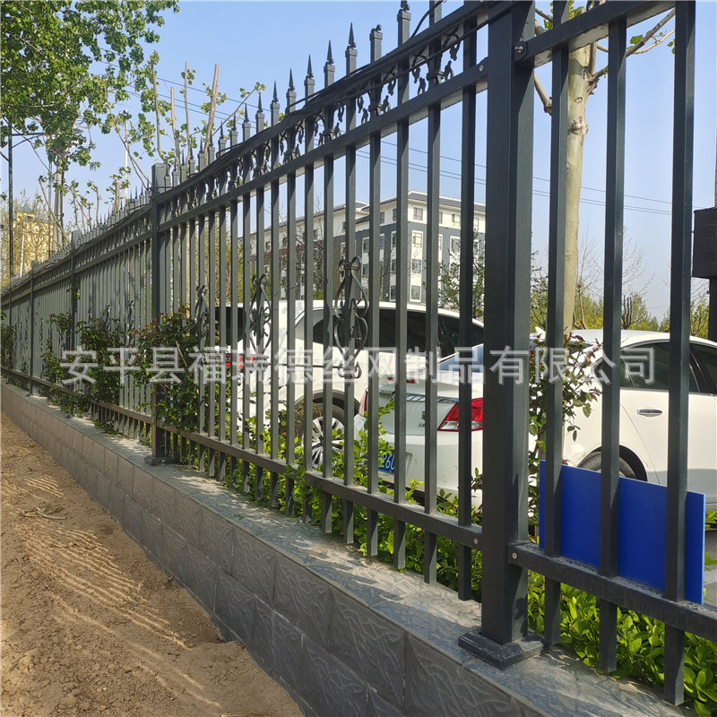 加工定制焊接铁管围栏 铁艺围墙 直尖铁管防护栏