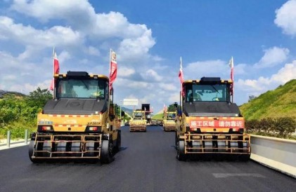 沥青路面施工全面完成，广西这条高速冲刺年底通车目标